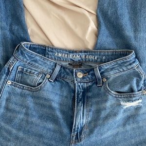 Almost new american eagle mom jeans!